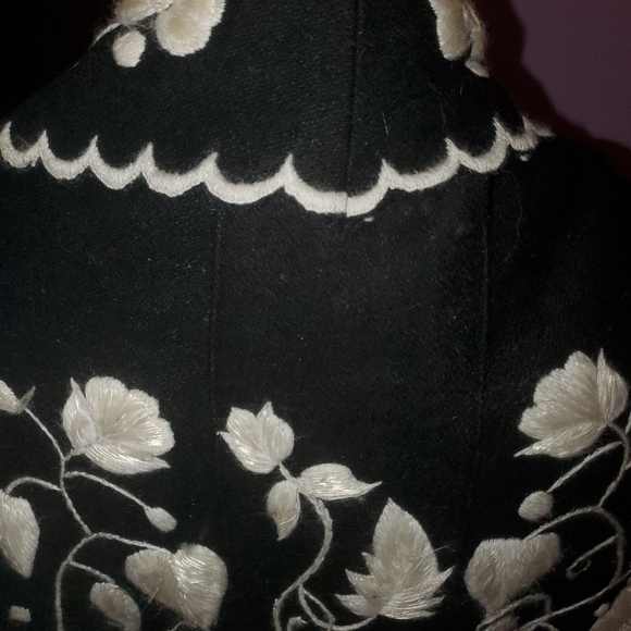 Vtg.Spanish Style Southwestern Shawl Wool & Silk by Suzette - Picture 7 of 9